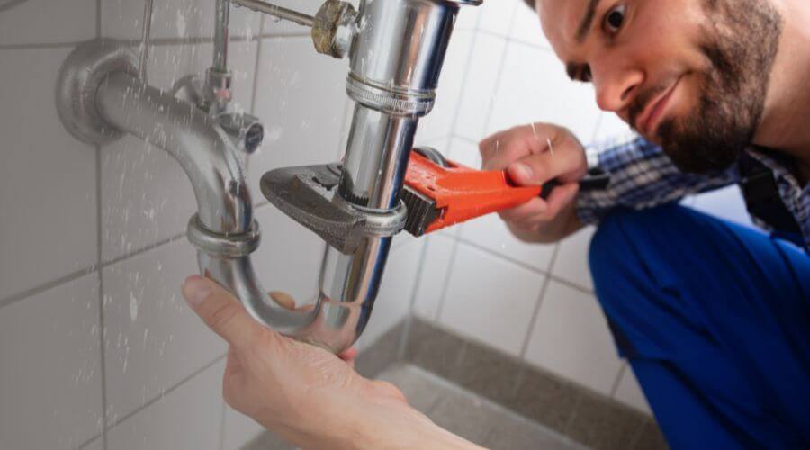 Toilet maintenance in Manderson, WY